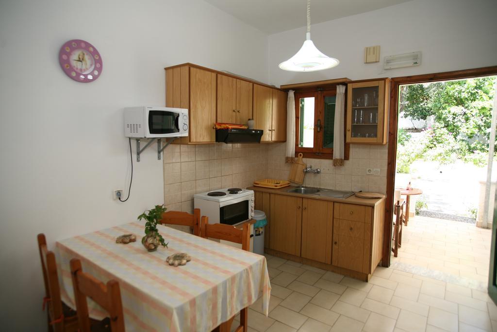 Alex-Giannis Apartments, Mparmpati Værelse billede