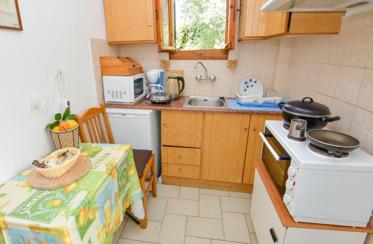 Alex-Giannis Apartments, Mparmpati Eksteriør billede