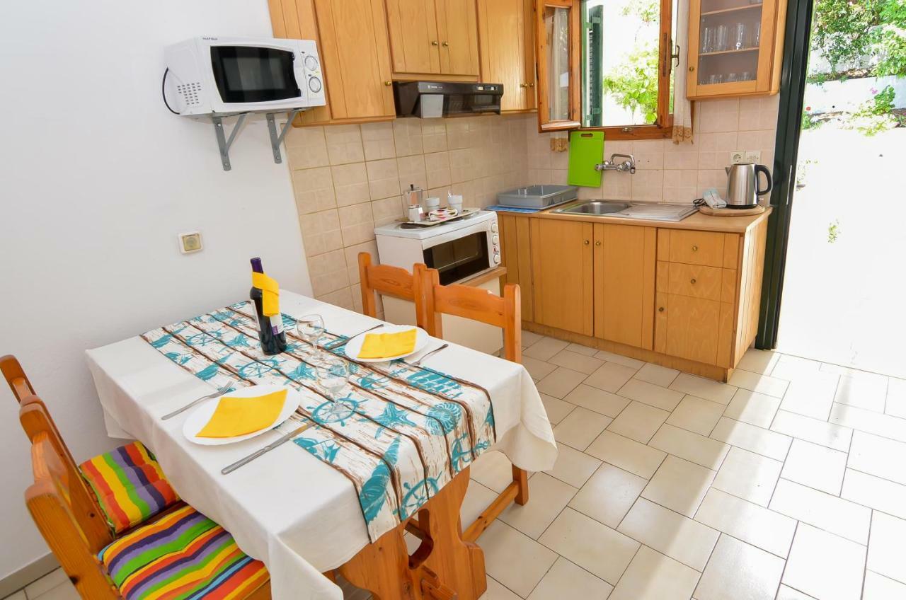 Alex-Giannis Apartments, Mparmpati Eksteriør billede
