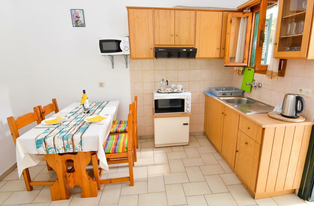 Alex-Giannis Apartments, Mparmpati Eksteriør billede